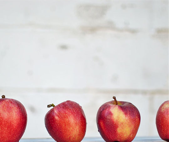 Apples in a line